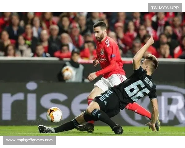 穆里尼奥场边激情指挥,本菲卡两球完胜振士气